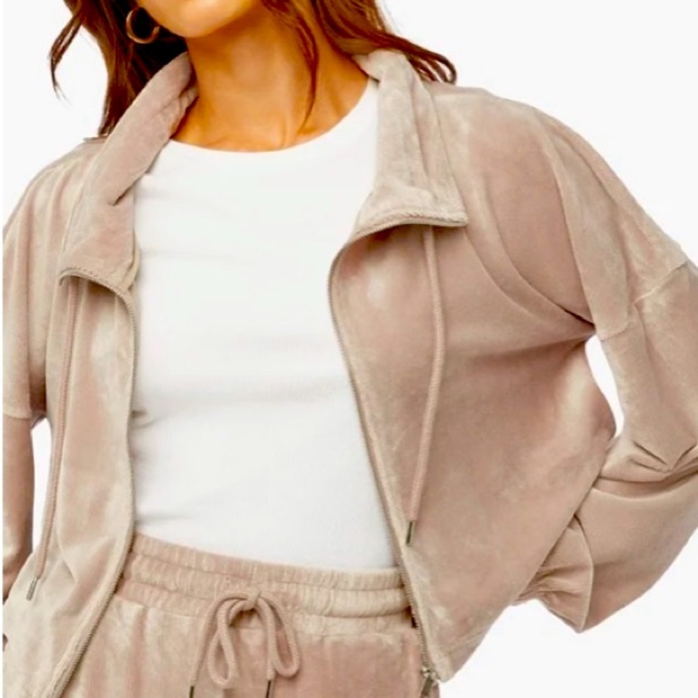 JustFab NWT Cozy Velour Zip Front Sweatshirt - Picture 2 of 16